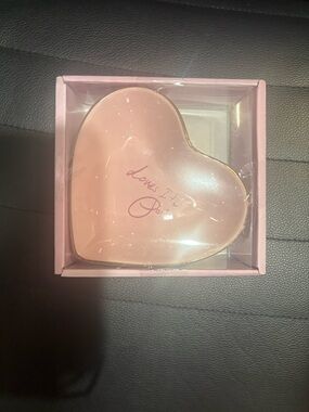 Paris Hilton Heart-Shaped Highlighter Compact - Light Pink